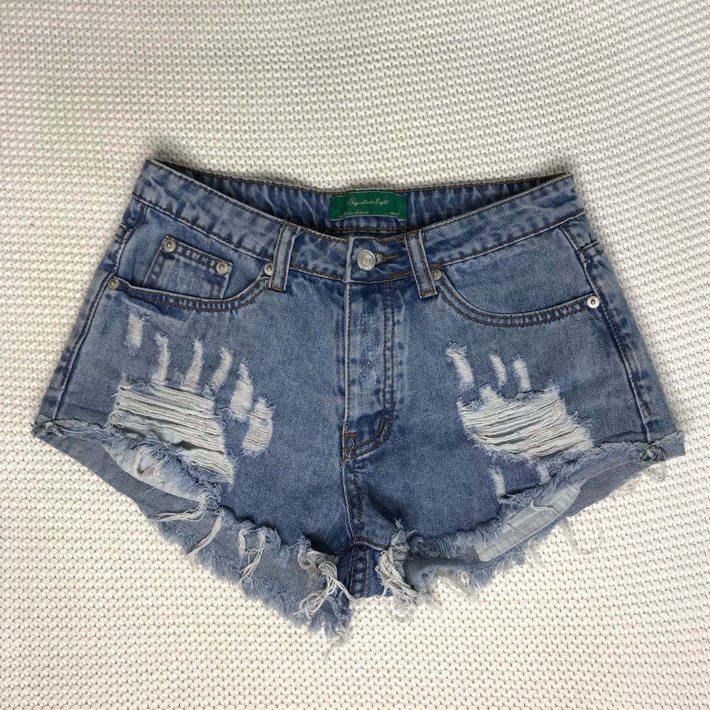 Signature 8 Denim shorts